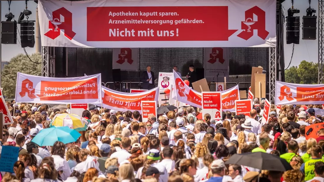 Kundgebung und Demonstration: Apotheken an Rhein und Ruhr bleiben am 15. November geschlossen / Versorgung der Bevölkerung mit Arzneimitteln ist durch Notdienst-Apotheken gesichert - Bild: presseportal.de