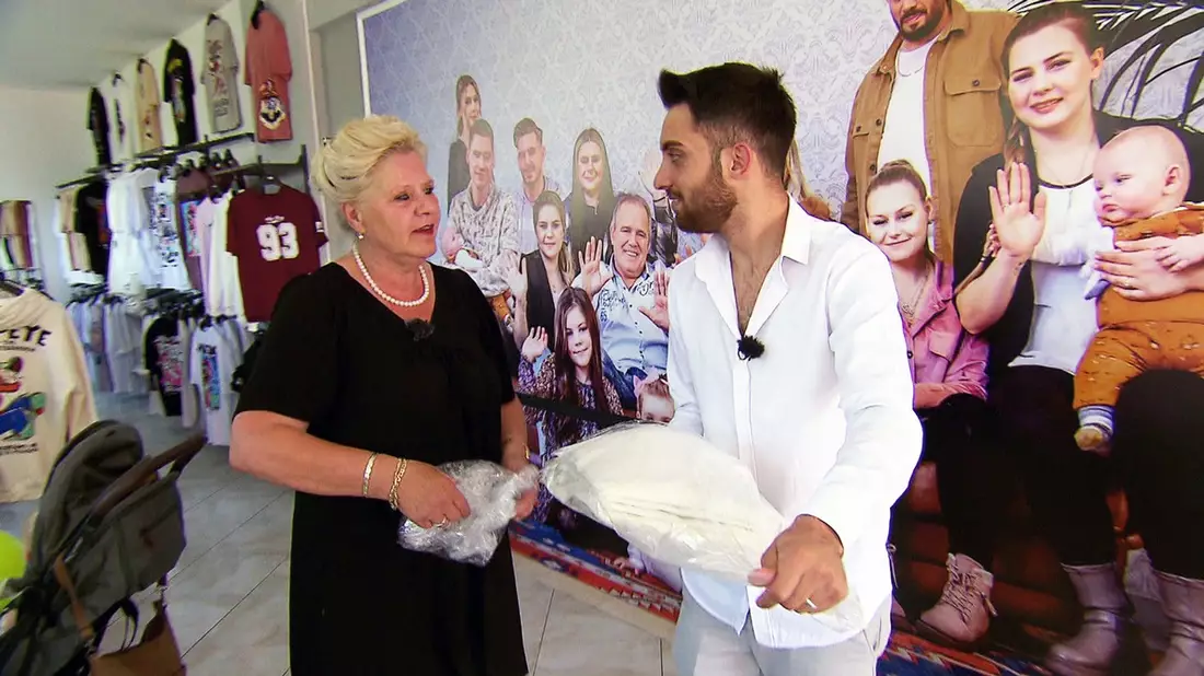 Die Wollnys - Eine schrecklich große Familie: Silvia eröffnet einen Laden in der Türkei - Bild: presseportal.de