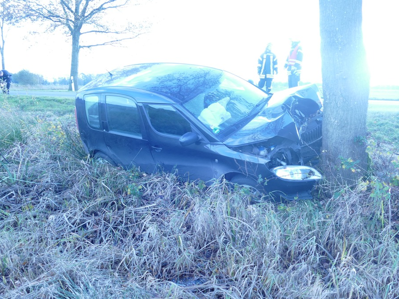 POL-CUX: Verkehrsunfall zwischen Bülkau und Oppeln - Fahrzeugführer schwer verletzt - Foto: presseportal.de