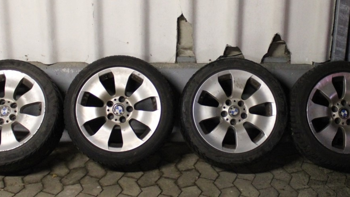 POL-LIP: Lage-Waddenhausen. Polizei sucht Eigentümer von gefundenen Winterreifen. - Foto: presseportal.de