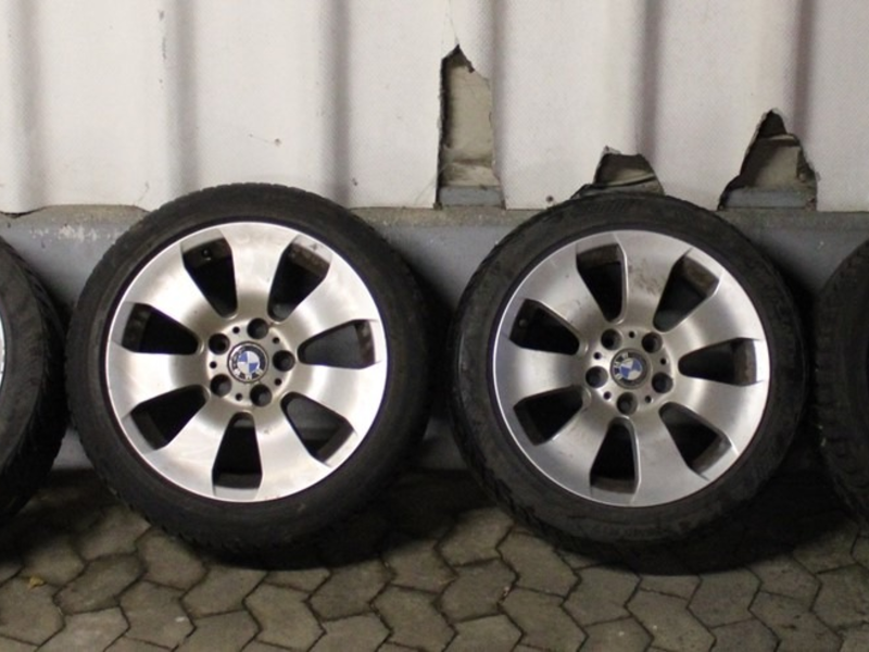 POL-LIP: Lage-Waddenhausen. Polizei sucht Eigentümer von gefundenen Winterreifen. - Foto: presseportal.de