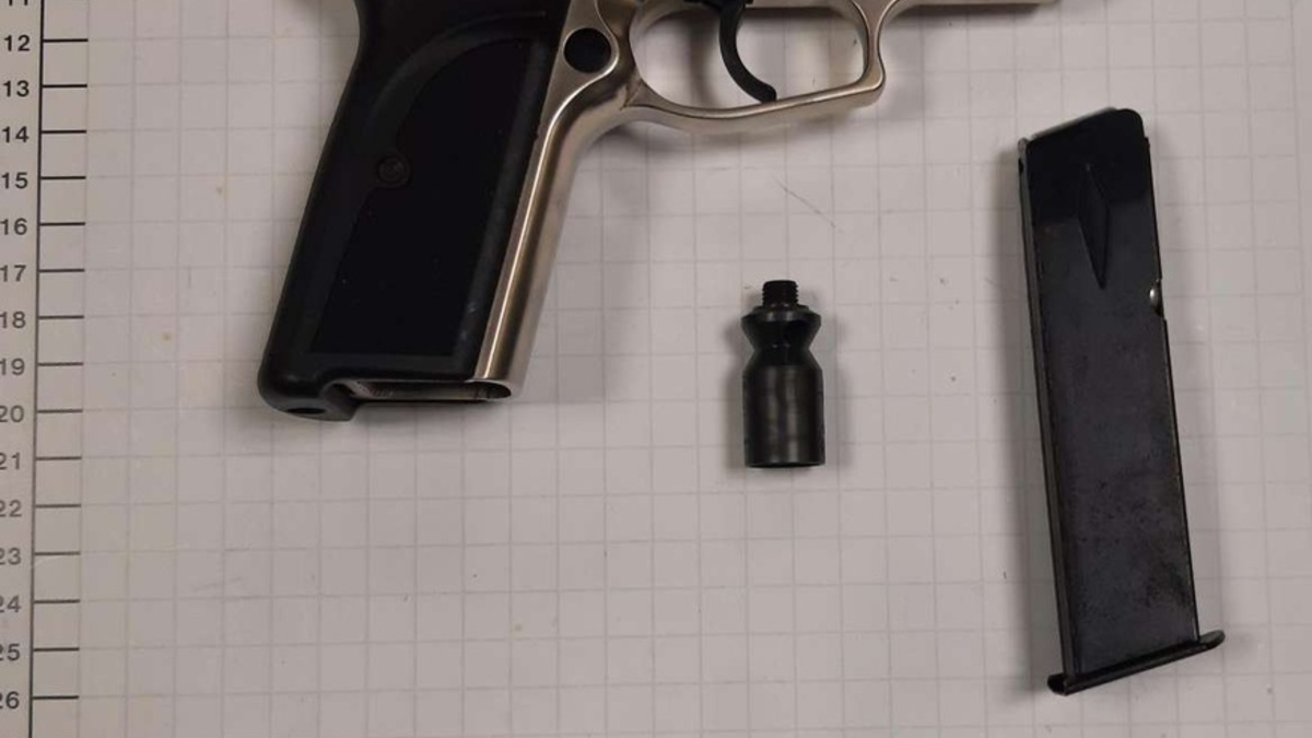 BPOL NRW: Bundespolizei stellt Schreckschusspistole und Munition sicher - Foto: presseportal.de