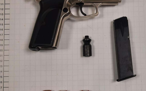 BPOL NRW: Bundespolizei stellt Schreckschusspistole und Munition sicher - Foto: presseportal.de
