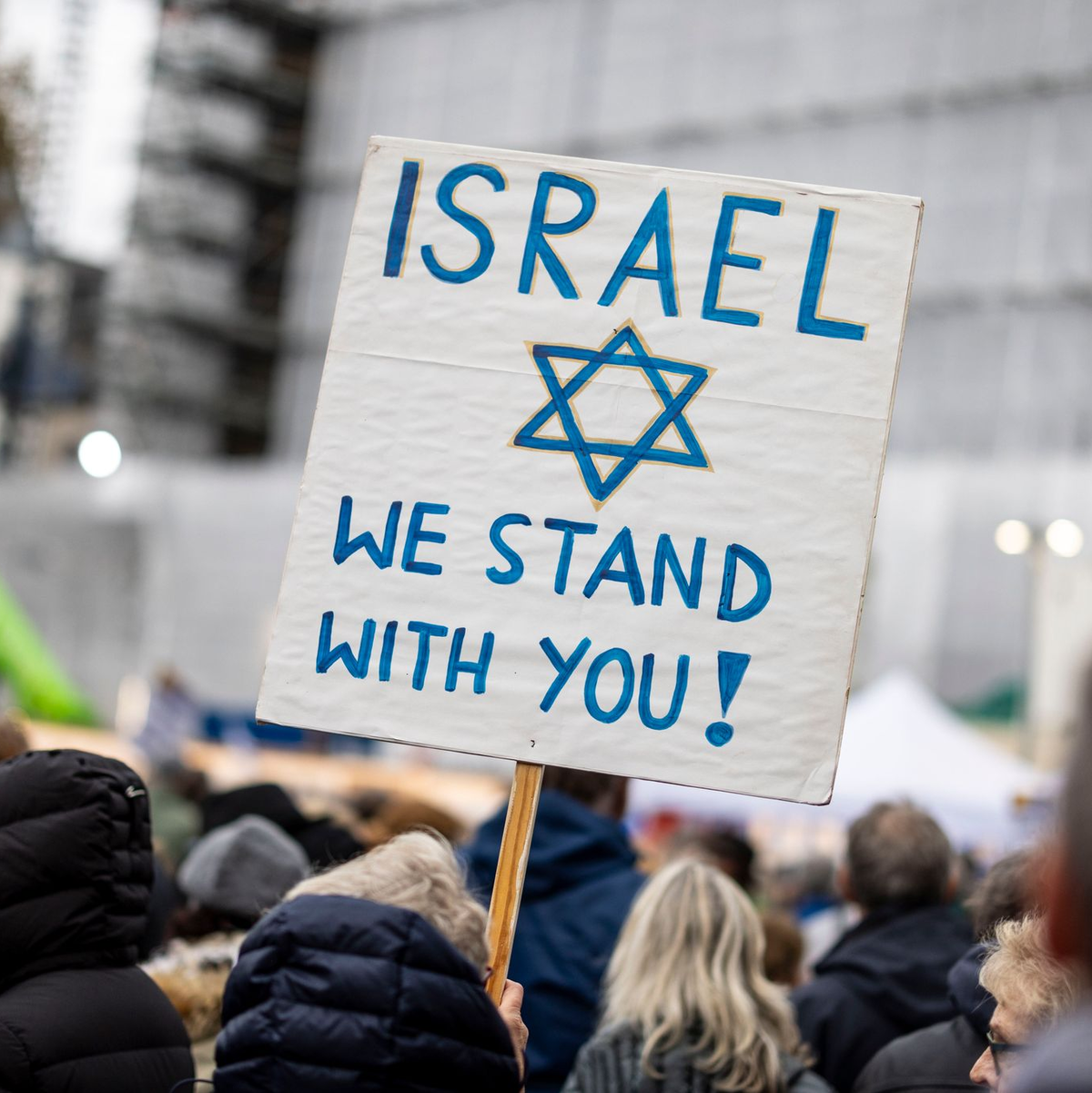Solidaritätskundgebung für Israel in Köln. - Foto: Christoph Reichwein/dpa