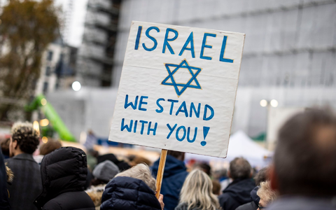 Solidaritätskundgebung für Israel in Köln. - Foto: Christoph Reichwein/dpa