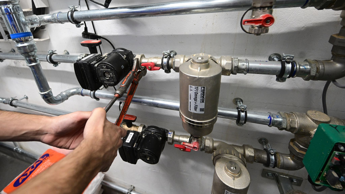 Bedingt durch die rückläufige Nachfrage nach handwerklichen Erzeugnissen oder Dienstleistungen erwäge beinahe jeder vierte Betrieb die Schließung von Betriebsstätten oder die Aufgabe einzelner Geschäftsfelder. - Foto: Bernd Weißbrod/dpa