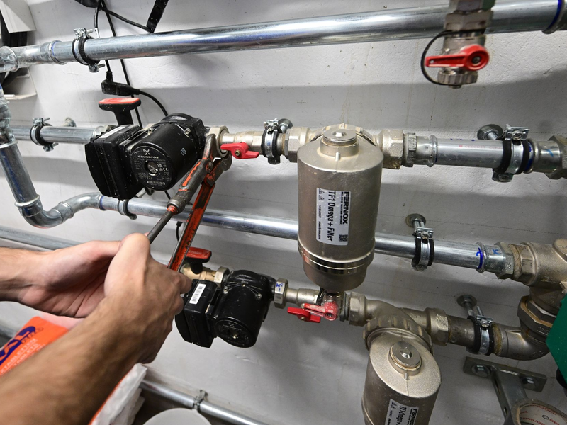 Bedingt durch die rückläufige Nachfrage nach handwerklichen Erzeugnissen oder Dienstleistungen erwäge beinahe jeder vierte Betrieb die Schließung von Betriebsstätten oder die Aufgabe einzelner Geschäftsfelder. - Foto: Bernd Weißbrod/dpa