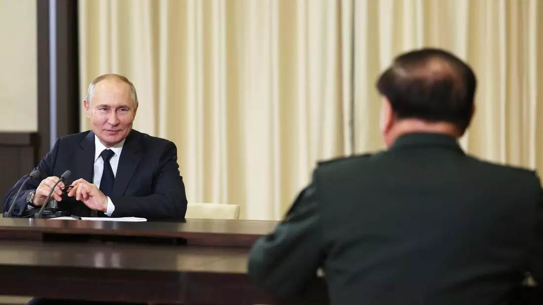 Militärkooperation: Wladimir Putin hat den chinesischen Befehlshaber Zhang Youxia zu Gesprächen in Moskau getroffen. - Bild: Gavriil Grigorov/Pool Sputnik Kremlin/AP/dpa