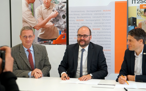 MINT-HUB Sachsen: mehr MINT-Förderung und Berufsorientierung in Schulen Kultusministerium, SCHULEWIRTSCHAFT Sachsen und Wissensfabrik, unterzeichnen Kooperationsvereinbarung - Foto: presseportal.de