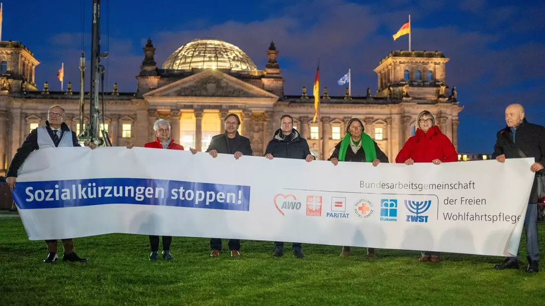 #SozialkürzungenStoppen: Die Spitzenverbände der Freien Wohlfahrtspflege sehen Sozialstaat in Gefahr - Bild: presseportal.de
