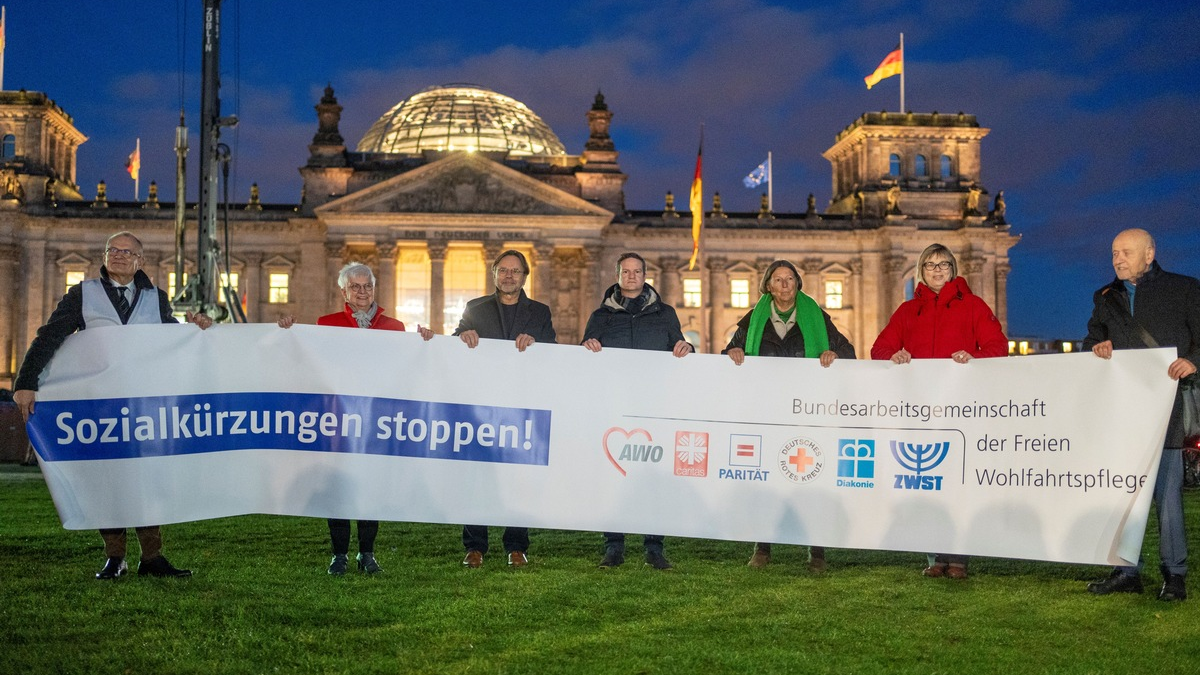 #SozialkürzungenStoppen: Die Spitzenverbände der Freien Wohlfahrtspflege sehen Sozialstaat in Gefahr - Foto: presseportal.de