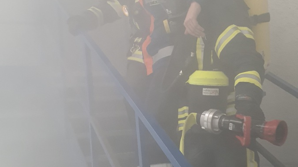 FW-AR: NEHEIMER LÖSCHZUG ÜBT BEI HEIMISCHEN INDUSTRIEBETRIEB - Foto: presseportal.de