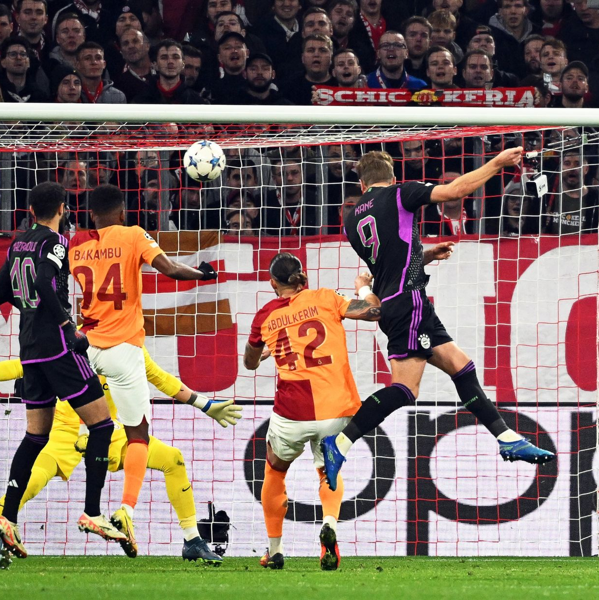 Spät köpfte Kane (Mitte r) die Hausherren doch noch zur Führung und legte kurz danach noch einmal nach. - Foto: Sven Hoppe/dpa