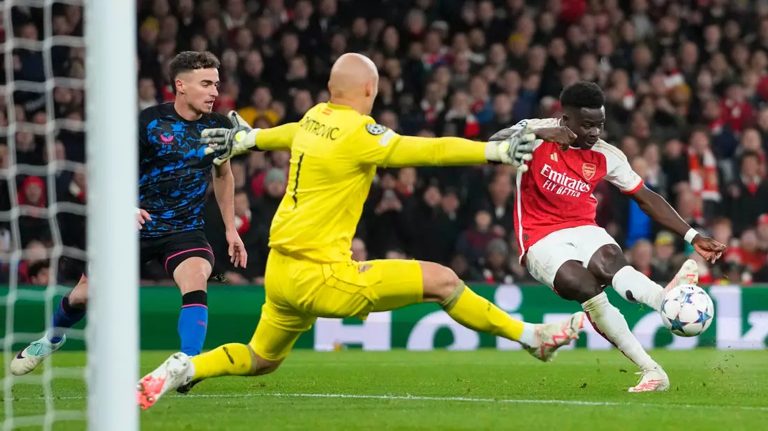 Bukayo Saka (r) sorgte beim Arsenal-Sieg gegen Sevilla für die Vorentscheidung. - Bild: Kirsty Wigglesworth/AP