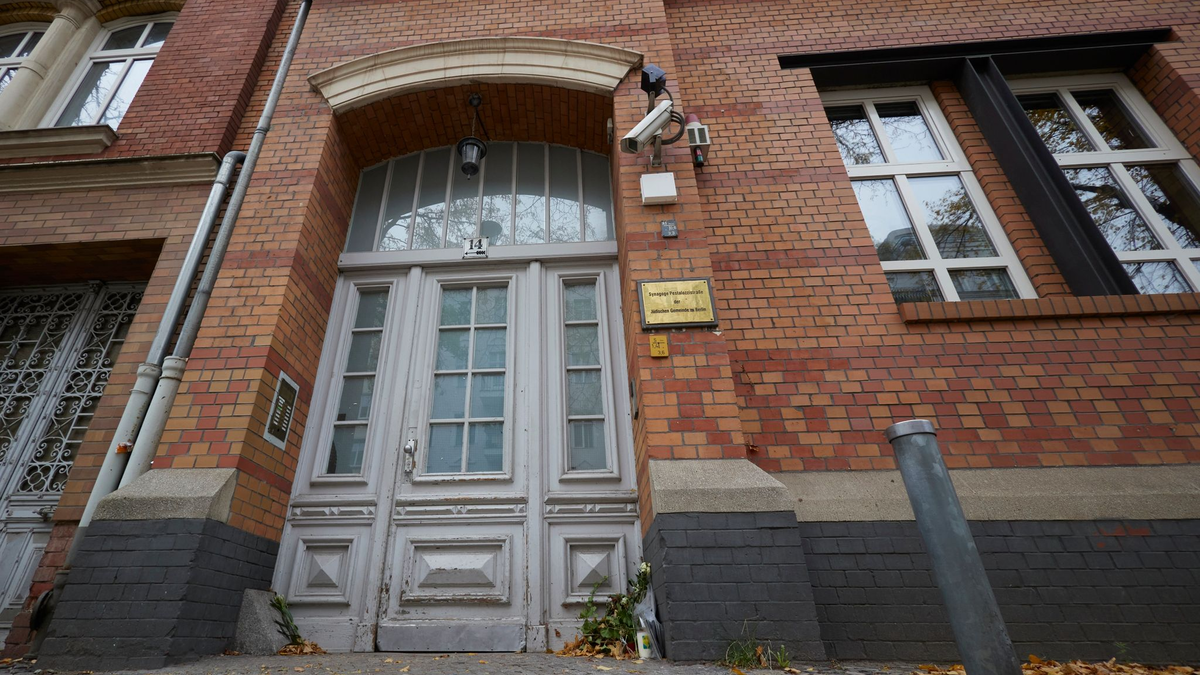 Blick auf die Synagoge in der Pestalozzistraße in Berlin-Charlottenburg. - Foto: Joerg Carstensen/dpa