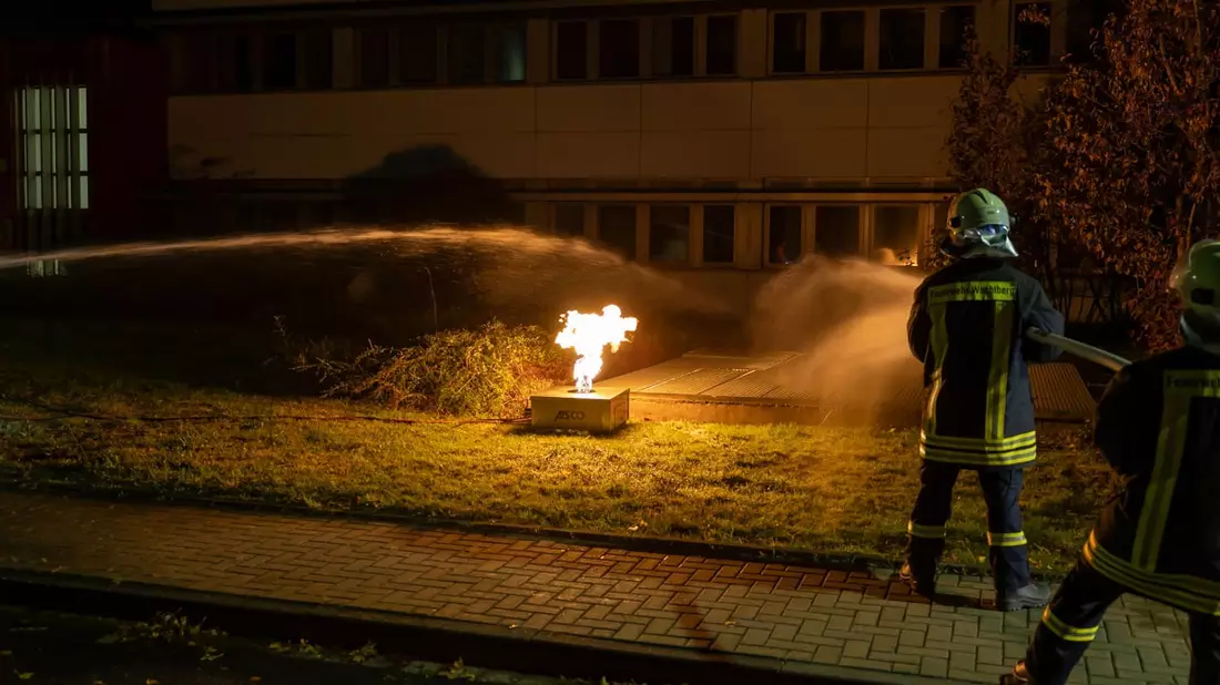 FW Wachtberg: Feuerwehr Wachtberg stellt bei Großübung ihr Können unter Beweis - Bild: presseportal.de