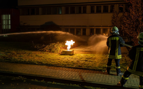 FW Wachtberg: Feuerwehr Wachtberg stellt bei Großübung ihr Können unter Beweis - Foto: presseportal.de