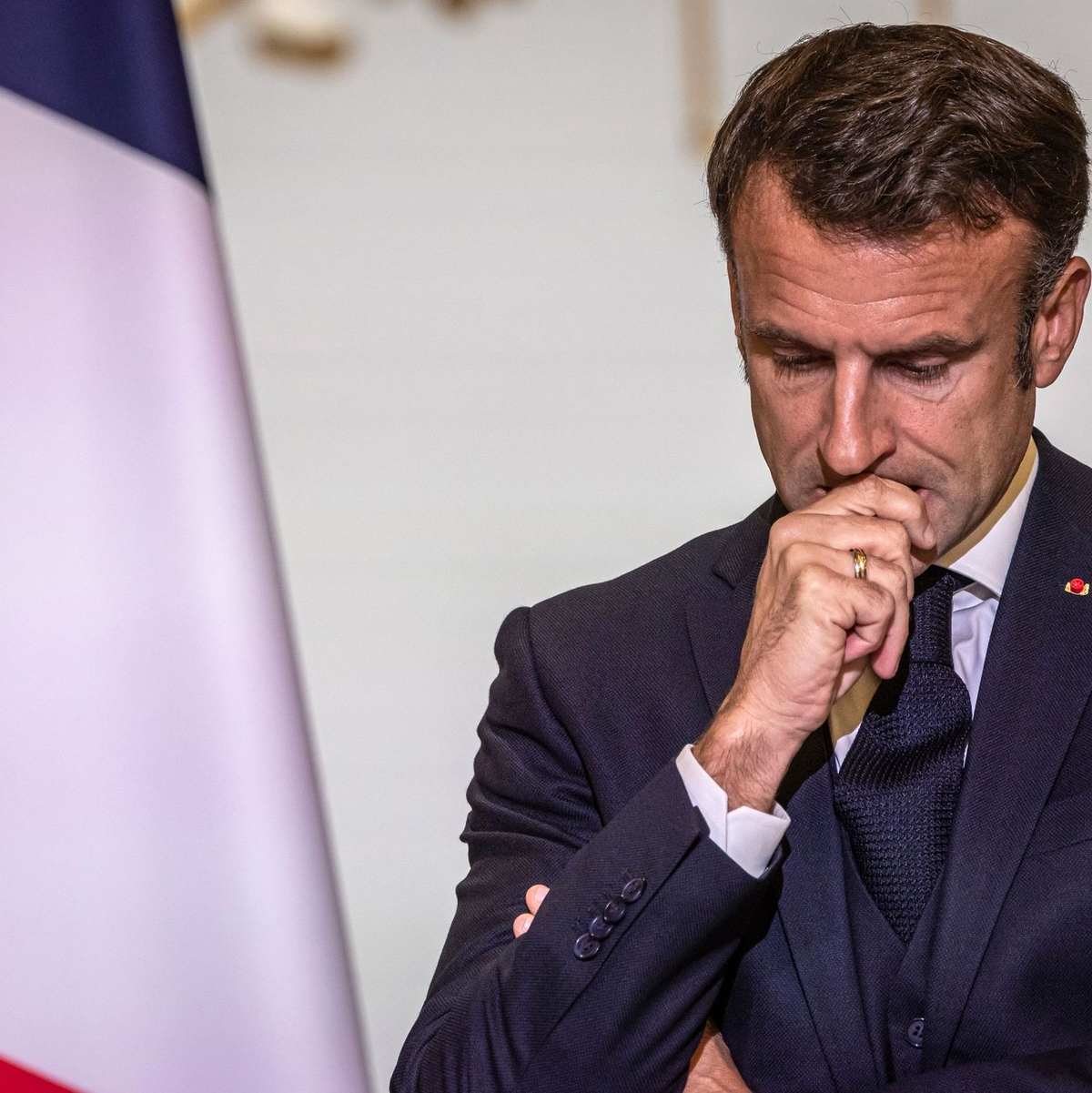 Macron steht nun vor schwierigen Entscheidungen. (Archivbild) - Foto: Christophe Petit Tesson/EPA POOL/AP/dpa