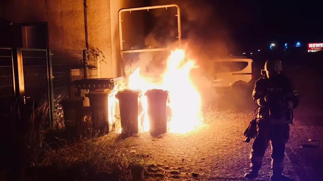 FW-RE: Mehrere Kleinbrände in den frühen Donnerstagsstunden - Bild: presseportal.de