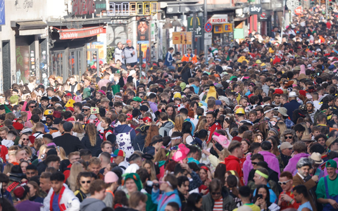 Die Zülpicher Straße in Köln am 11.11.2022. - Foto: Thomas Banneyer/dpa