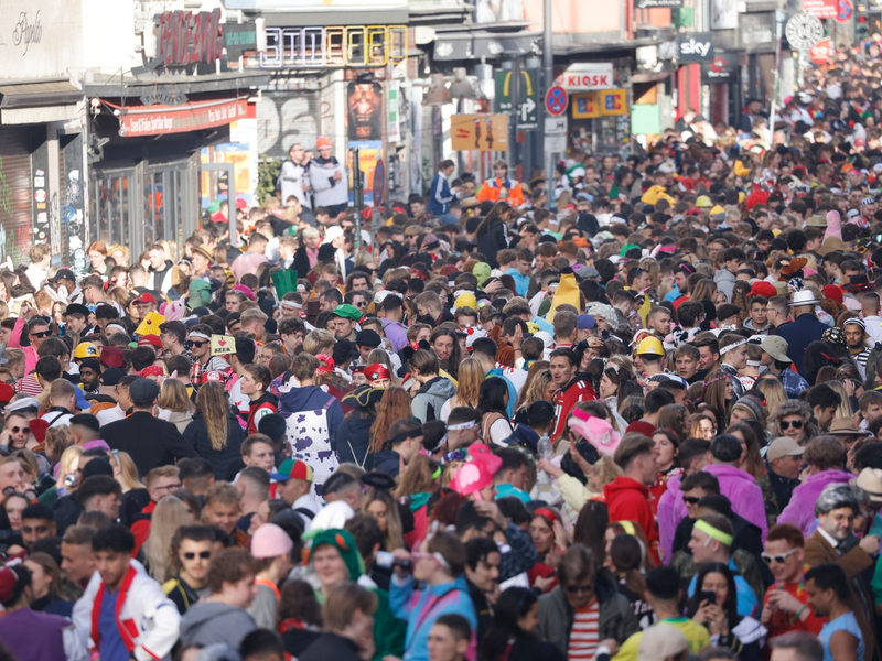 Die Zülpicher Straße in Köln am 11.11.2022. - Foto: Thomas Banneyer/dpa