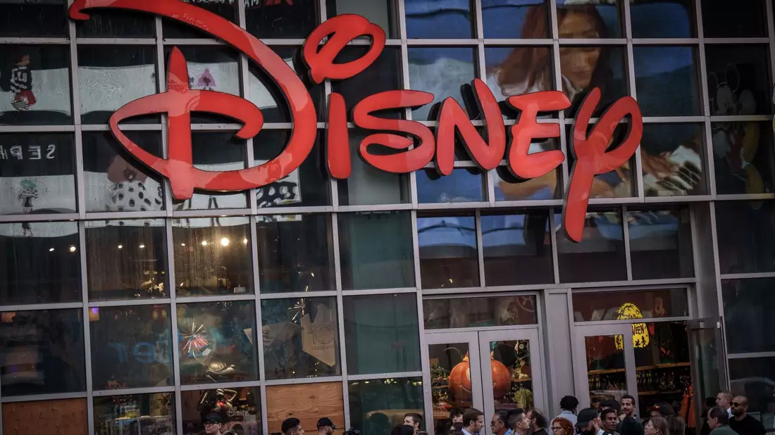 Das Logo von Disney, aufgenommen in Manhatten: Disneys viertes Geschäftsquartal endet. - Bild: Michael Kappeler/dpa