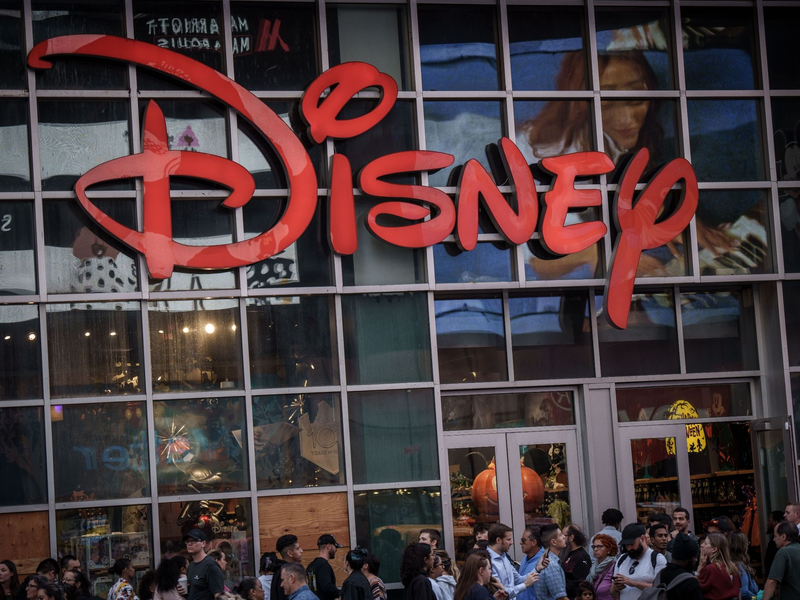 Das Logo von Disney, aufgenommen in Manhatten: Disneys viertes Geschäftsquartal endet. - Foto: Michael Kappeler/dpa