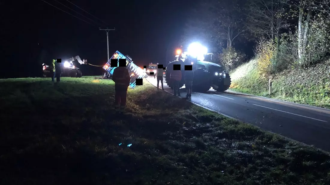 POL-PDWIL: Verkehrsunfall mit umgestürztem LKW - Bild: presseportal.de