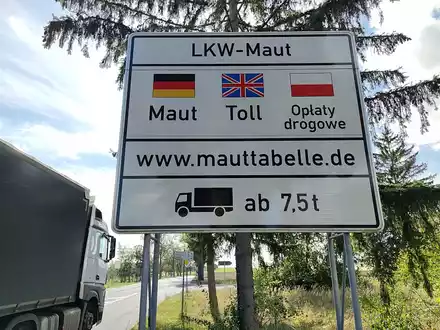Hinweisschild auf LKW-Maut (Archiv) - Foto: über dts Nachrichtenagentur