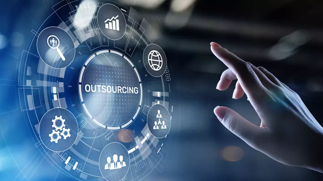 Outsourcing ist eine Möglichkeit für Unternehmen, effizienter zu arbeiten - Bild: Bild: Adobe Stock © WrightStudio