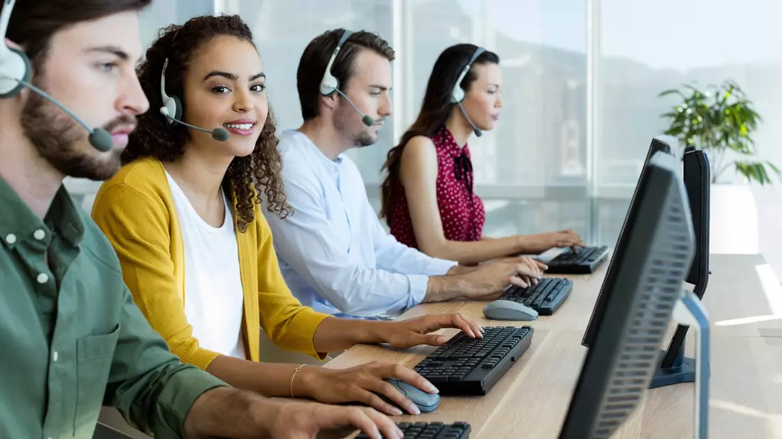 Kundenservice und Support sind besonders beliebte Bereiche, die an Experten abgegeben werden.  - Bild: Bild: Adobe Stock © WavebreakMediaMicro