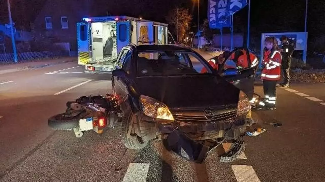 POL-NI: Nienburg - Schwerer Verkehrsunfall zwischen Pkw und Motorrad - Bild: presseportal.de