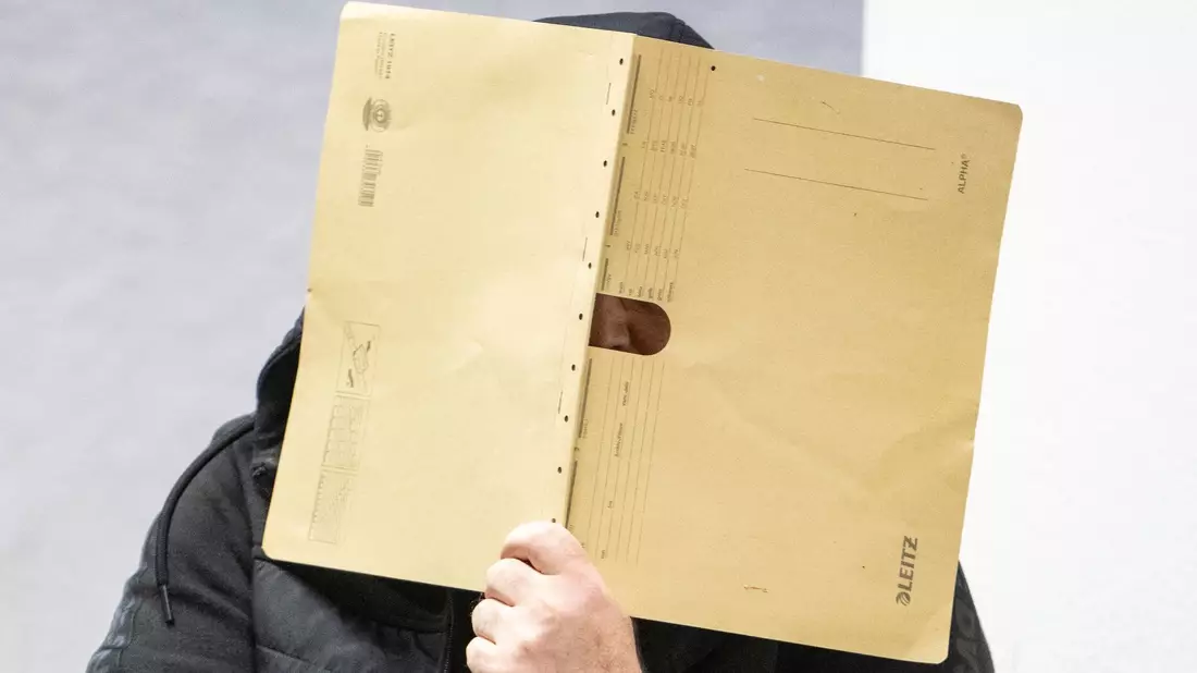 Der Angeklagte im Landgericht Stuttgart. - Bild: Marijan Murat/dpa