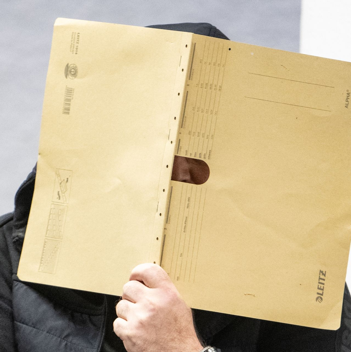 Der Angeklagte im Landgericht Stuttgart. - Foto: Marijan Murat/dpa