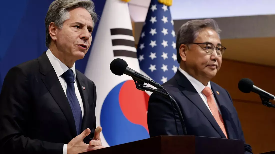 US-Außenminister Antony Blinken und der südkoreanische Außenminister Park Jin (r.) in Seoul. - Bild: Jonathan Ernst/Pool REUTERS/AP/dpa