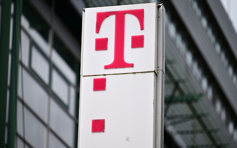 Das Logo der Deutschen Telekom AG: Das Unternehmen hat Zahlen für das dritte Quartal bekanntgegeben. - Foto: Martin Schutt/dpa