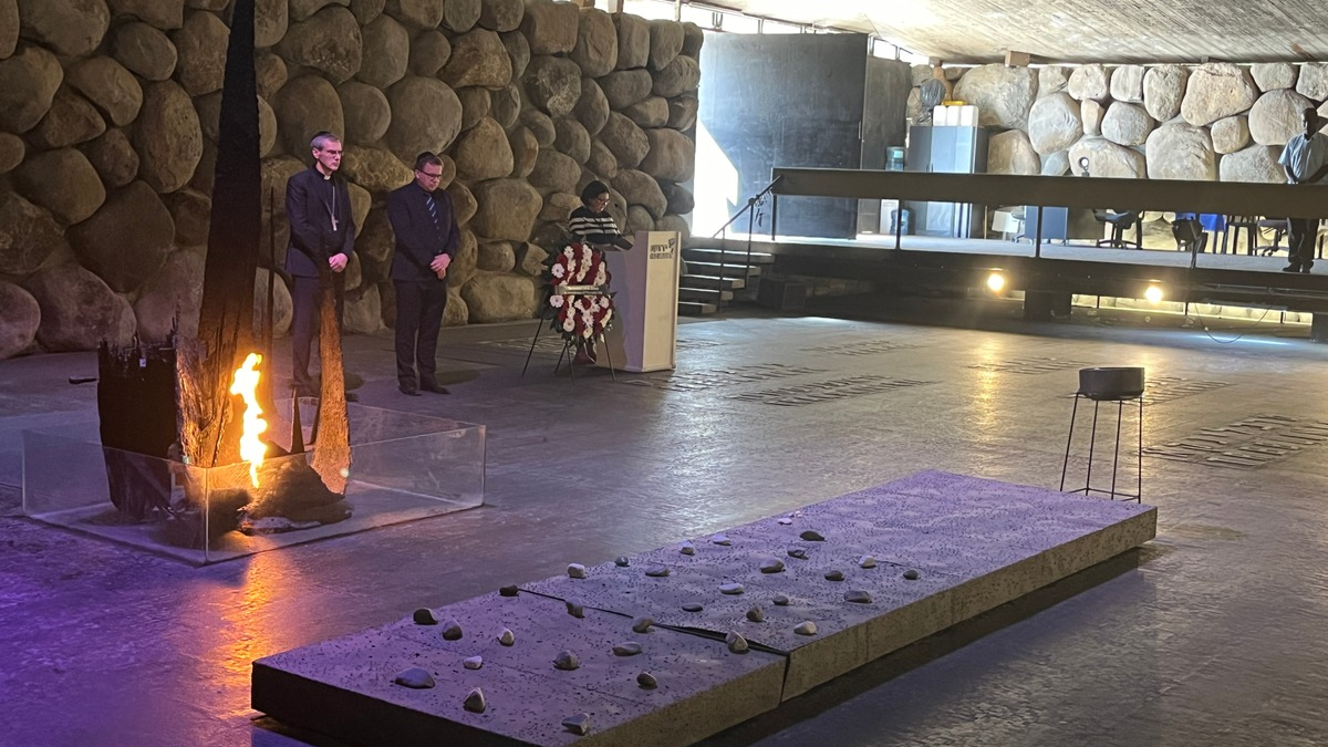 Bischof Wilmer in Israel eingetroffen - Gedenken in Yad Vashem - Foto: presseportal.de