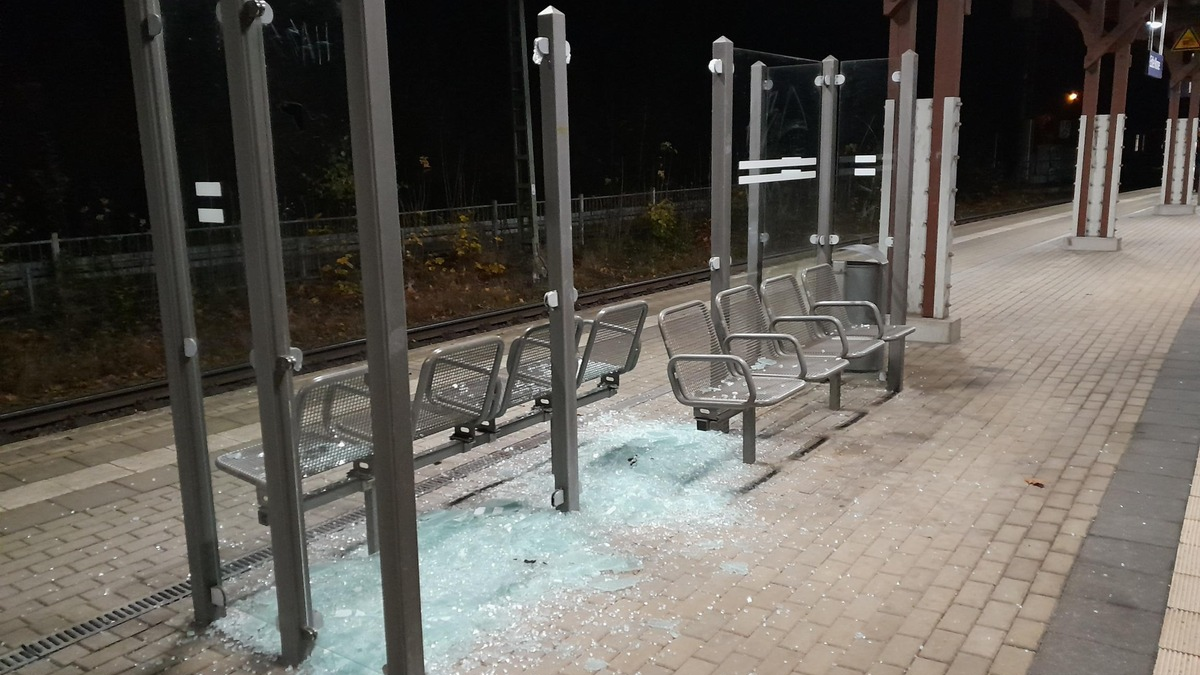 BPOLI DD: Zeugenaufruf nach Sachbeschädigung am Bahnhof Edle Krone - Foto: presseportal.de