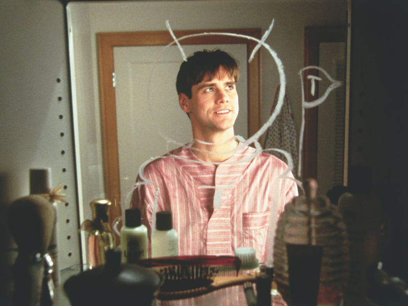 Truman Burbank - dargestellt von Jim Carrey - wird rund um die Uhr für eine Realityshow von Kameras beobachtet. - Foto: Paramount Pictures/ZDF/dpa