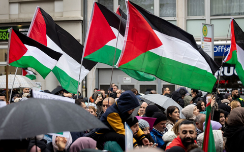 Muslimisch geprägte Staaten bemängelten in Genf die teilweise Einschränkung von propalästinensischen Demonstrationen in Deutschland. Vertreter Katars, Libyens, Ägyptens und anderer Länder erklärten in ihren Wortmeldungen, dass damit das Recht auf Versammlungsfreiheit eingeschränkt werde. - Foto: Christoph Reichwein/dpa