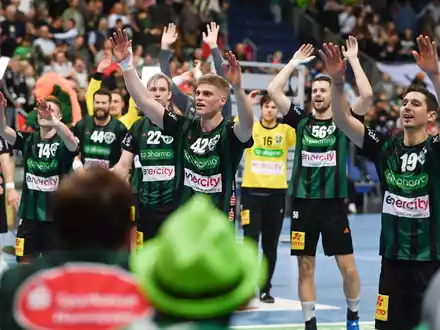 Die TSV Hannover-Burgdorf feierte einen Heimsieg gegen den THW Kiel. - Foto: Swen Pförtner/dpa