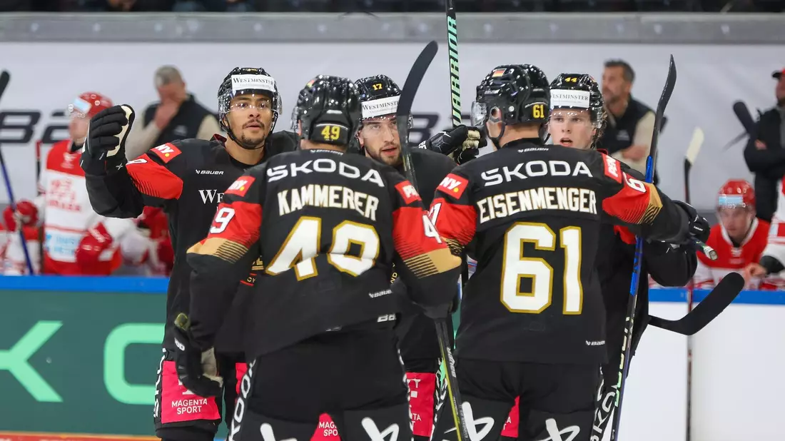 Das DEB-Team startete mit einem Sieg in den Deutschland Cup. - Bild: Christian Kolbert/dpa