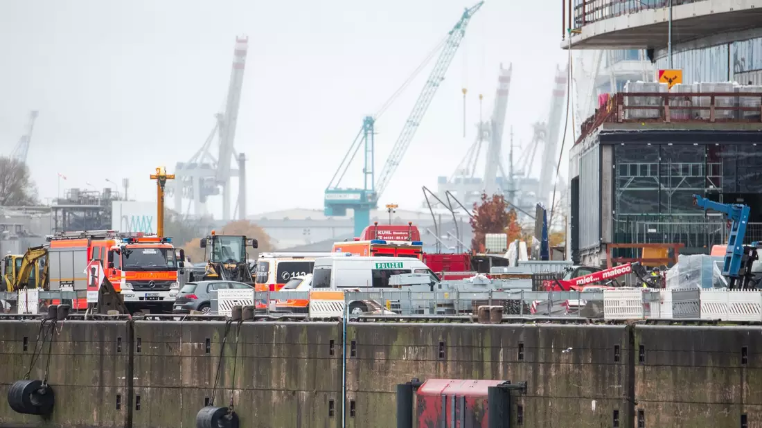 Auf einer Baustelle kam es zu einem schweren Unfall. - Bild: Daniel Bockwoldt/dpa