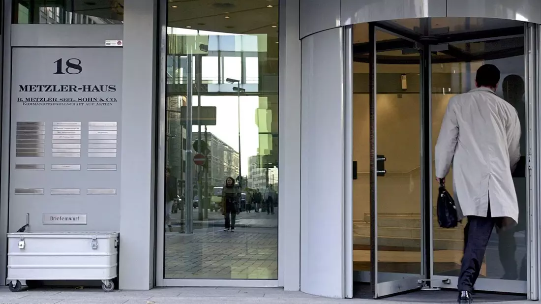 Das Frankfurter Bankhaus Metzler im Jahr 2002. - Bild: Frank May/dpa