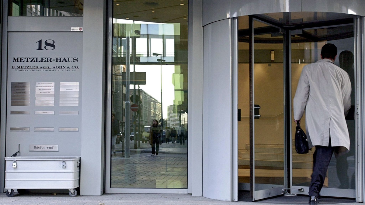 Das Frankfurter Bankhaus Metzler im Jahr 2002. - Foto: Frank May/dpa