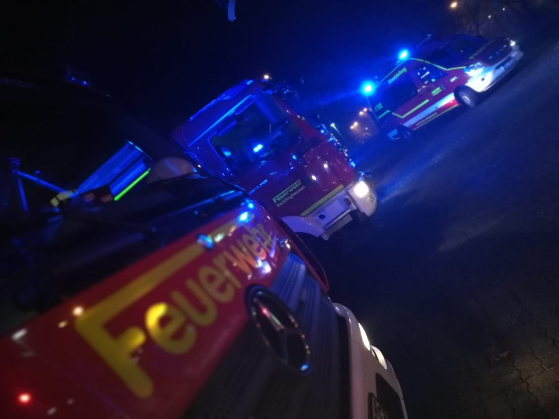 FW-RE: Brennende Müllbehälter führen zu Verrauchung eines Wohngebäudes - Foto: presseportal.de