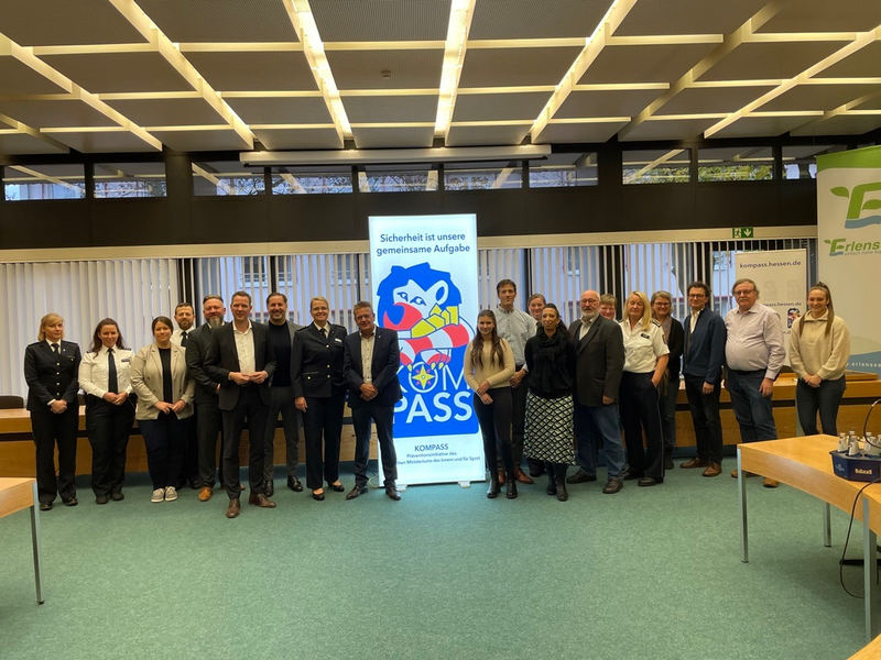 POL-OF: KOMPASS-Initiative: Stadt Erlensee mit Sicherheitssiegel ausgezeichnet - Foto: presseportal.de