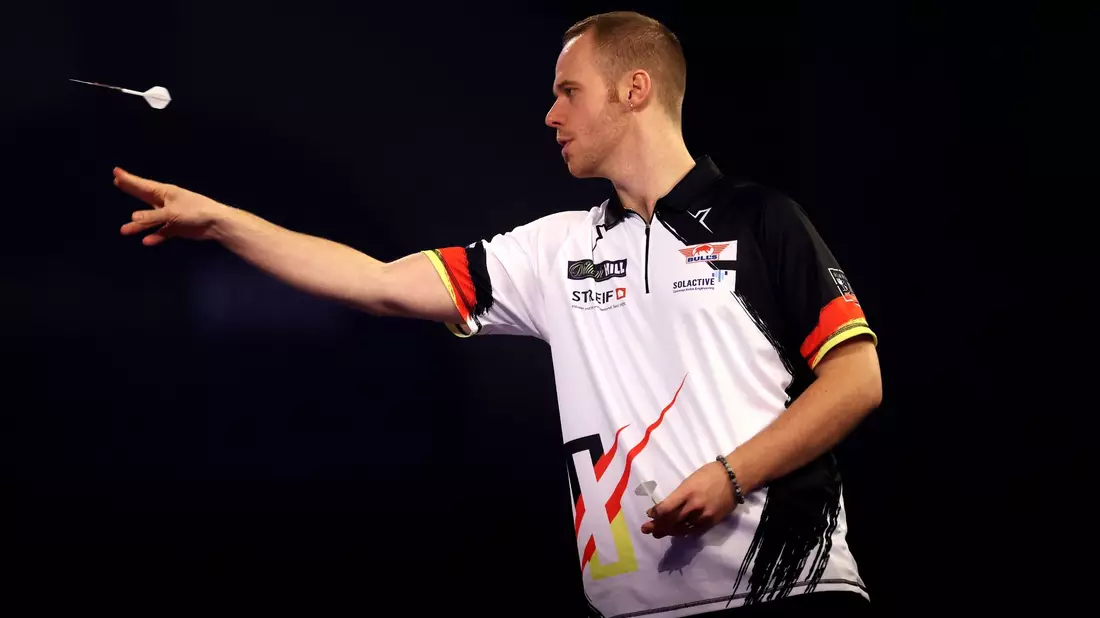 Für Max Hopp geht ein enttäuschendes Darts-Jahr ohne WM zu Ende. - Bild: Steven Paston/Press Association/dpa