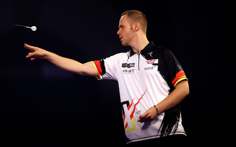 Für Max Hopp geht ein enttäuschendes Darts-Jahr ohne WM zu Ende. - Foto: Steven Paston/Press Association/dpa
