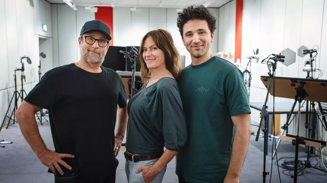 Neues Team vom NDR für ARD Radio Tatort- mit Nina Kronjäger, David Vormweg, Hanna Plaß und Bjarne Mädel / Sendung: 19. November, 19.00 Uhr, NDR Kultur I ARD-Audiothek bereits vorab ab 10. November - Bild: NDR / Weiterer Text über ots und www.presseportal.de/nr/6561 / Die Verwendung dieses Bildes für redaktionelle Zwecke ist unter Beachtung aller mitgeteilten Nutzungsbedingungen zulässig und dann auch honorarfrei. Veröffentlichung ausschließlich mit Bildrec